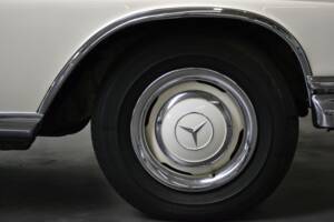 Image 54/61 de Mercedes-Benz 250 SE (1966)