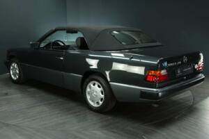 Imagen 4/30 de Mercedes-Benz 300 CE-24 (1993)