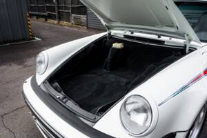 Image 14/50 of Porsche 911 Turbo LE (1989)