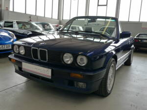 Image 23/37 of BMW 325i (1991)