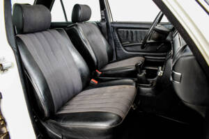 Bild 34/46 von Mercedes-Benz 240 D (1982)