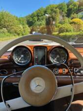 Image 10/19 of Mercedes-Benz 250 SE (1965)