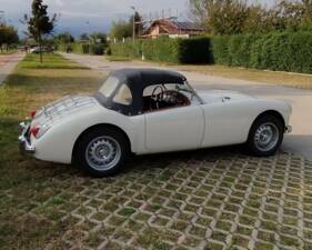 Image 5/8 of MG MGA 1500 (1959)