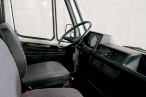 Image 35/43 of Mercedes-Benz T1 208 (1981)