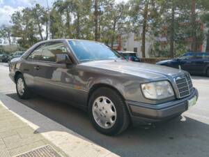 Bild 10/35 von Mercedes-Benz E 200 (1995)