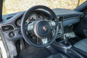 Image 17/50 of Porsche 911 Carrera S (2004)