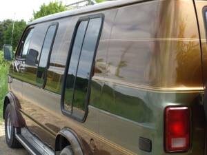 Immagine 51/143 di Dodge B 200 Sportsman (1978)