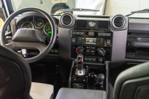 Immagine 14/30 di Land Rover Defender 90 Works V8 (2012)