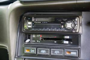 Bild 14/21 von Ford Capri 2,8i (1988)