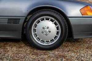 Image 47/50 of Mercedes-Benz 500 SL (1991)