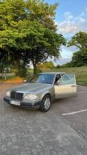 Bild 3/13 von Mercedes-Benz 260 E (1989)