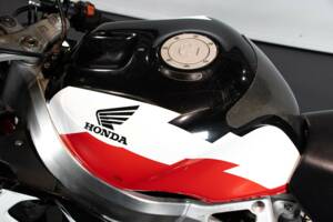 Image 40/44 of Honda CBR 900RR Fireblade (1999)