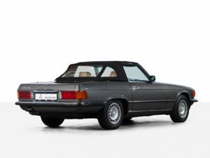 Immagine 5/51 di Mercedes-Benz 280 SL (1985)
