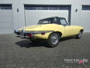 Image 3/12 de Jaguar E-Type (1969)