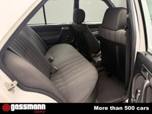Imagen 15/15 de Mercedes-Benz 190 (1987)