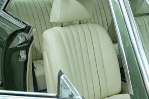 Image 30/50 de Mercedes-Benz 350 SLC (1973)