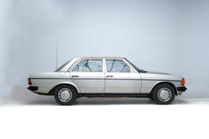Image 5/25 of Mercedes-Benz 300 D (1985)