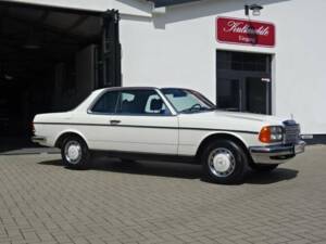 Afbeelding 5/26 van Mercedes-Benz 230 C (1978)