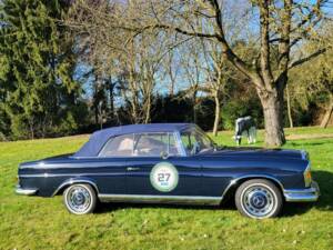 Imagen 5/8 de Mercedes-Benz 250 SE (1965)
