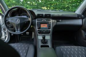 Image 35/50 of Mercedes-Benz C 320 Sportcoupé (2003)