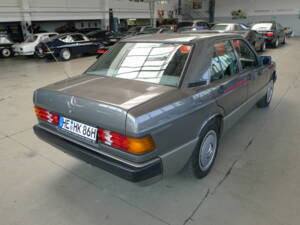 Image 30/34 de Mercedes-Benz 190 E 1.8 (1991)