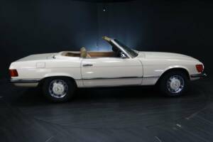 Image 6/50 de Mercedes-Benz 450 SL (1973)