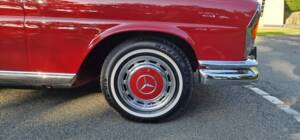 Image 28/44 of Mercedes-Benz 220 SE b (1962)