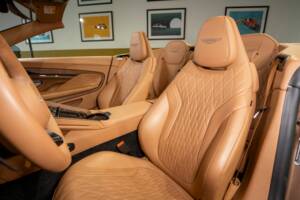 Bild 19/51 von Aston Martin DB12 Volante (2024)