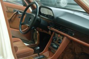 Bild 35/50 von Mercedes-Benz 380 SE (1980)