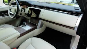 Image 44/61 of Land Rover Range Rover D350 (2025)