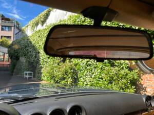 Image 28/50 of Mercedes-Benz 380 SL (1983)