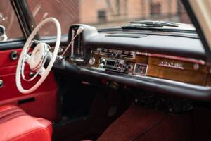 Image 33/42 of Mercedes-Benz 220 SE b (1965)