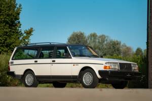 Immagine 3/43 di Volvo 240 GLE Injection (1989)