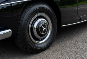 Image 10/28 of Mercedes-Benz 190 SL (1959)