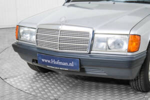 Image 18/50 of Mercedes-Benz 190 E (1986)