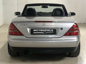 Image 17/24 de Mercedes-Benz SLK 230 Kompressor (1997)