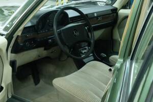 Image 19/50 de Mercedes-Benz 450 SEL 6,9 (1975)