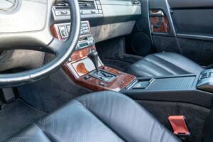 Image 38/50 of Mercedes-Benz 500 SL (1991)