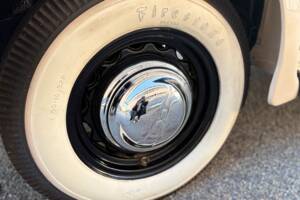 Image 14/26 de Ford V8 Deluxe Club Cabriolet (1937)