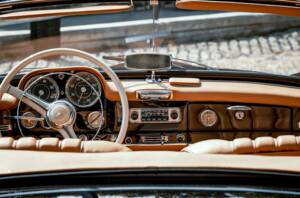 Image 39/42 of Mercedes-Benz 190 SL (1961)