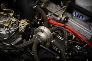 Image 95/100 of Ferrari 412 (1986)