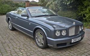 Image 18/50 of Bentley Azure (2007)