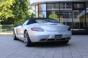 Image 8/75 of Mercedes-Benz SLS AMG Roadster (2012)