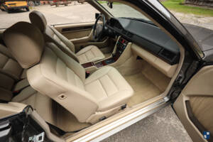 Bild 12/74 von Mercedes-Benz E 320 (1994)