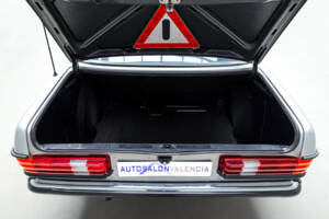 Image 17/25 of Mercedes-Benz 300 D (1985)