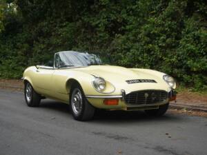 Image 1/19 of Jaguar E-Type V12 (1972)
