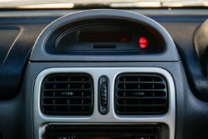 Image 35/40 of Renault Clio II V6 (2002)