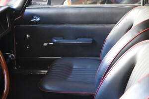 Image 4/28 de Alfa Romeo Giulia GT 1300 Junior (1970)