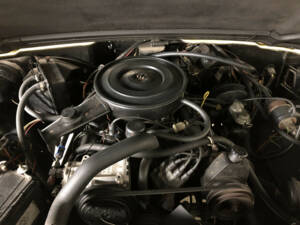 Image 25/28 of Jeep Wagoneer (1973)