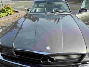 Immagine 6/56 di Mercedes-Benz 500 SL (1985)